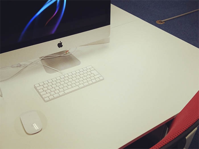 知識や技術と同じくらい大事なのはディスプレイと椅子